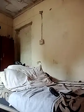 PetiteSquirtQueen webcam