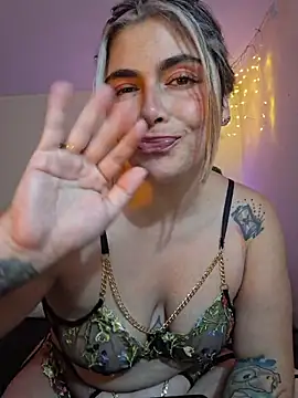 Juliietha_servas webcam