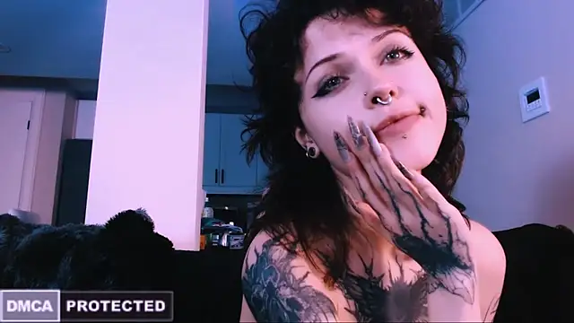 NaughtyLittleFox webcam