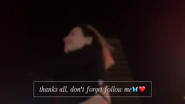 emelybenz (F teen) - show pussy