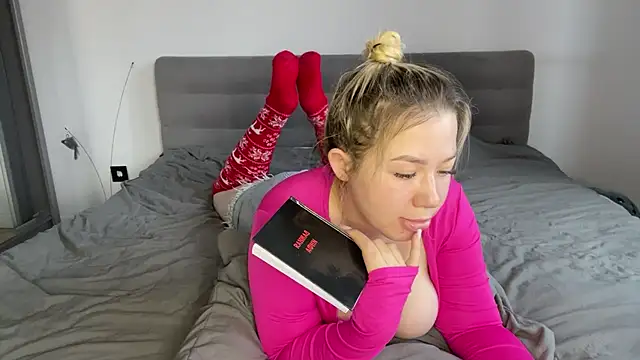 Embersweetbunny webcam