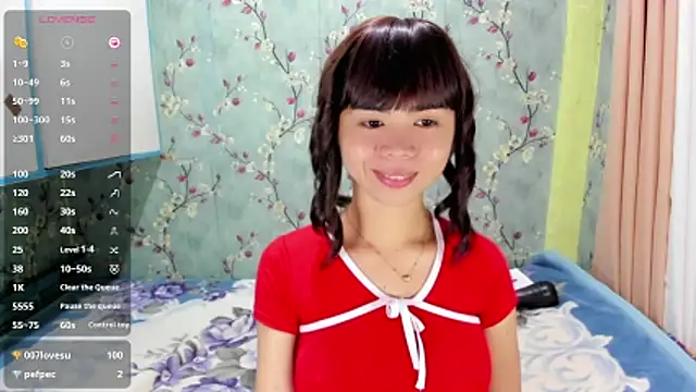 UrHotSexyShine webcam