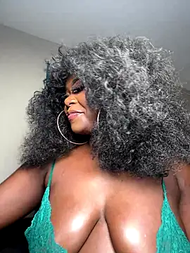 WomanNextdoor1 webcam