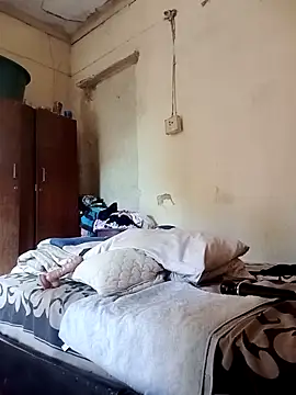 PetiteSquirtQueen webcam