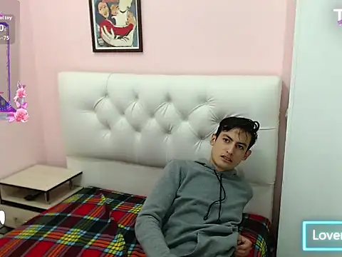 xxxstrongerboyxxx webcam