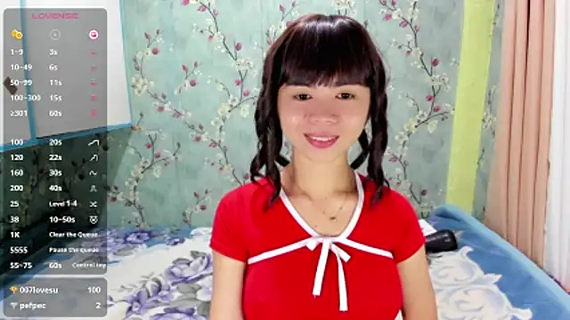 UrHotSexyShine webcam