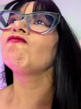 Webcam Model (sharon_leone26)  is live.Free join now!