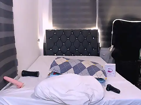 sylvannia_cumslut (T teen) - Cum in public