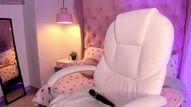 Gigi_Strawberry webcam