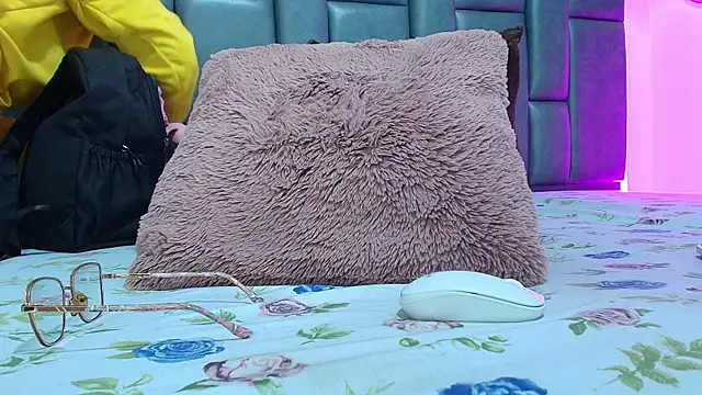 ScarletNoir4u webcam