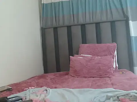 SlimEbonydoll webcam