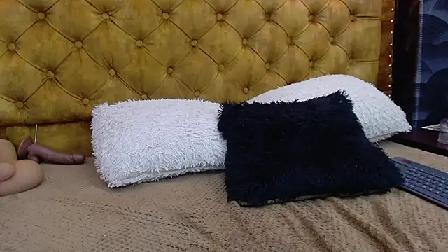 NahomiFireSex webcam