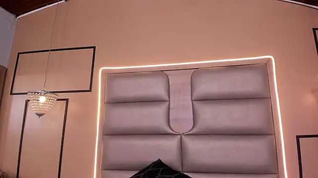 CAYLINCOLLINS webcam