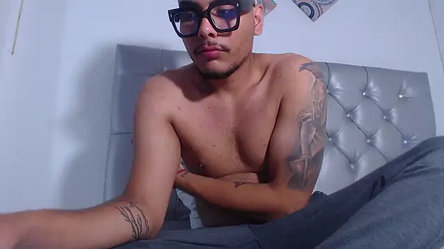 LatinWolfBoy webcam