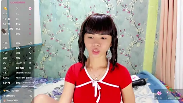 UrHotSexyShine webcam