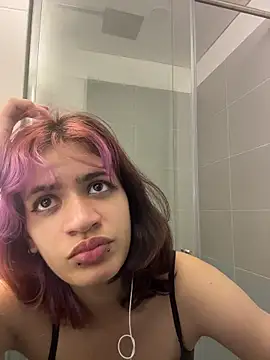 Webcam Model (sukulaurens)  is live.Free join now!