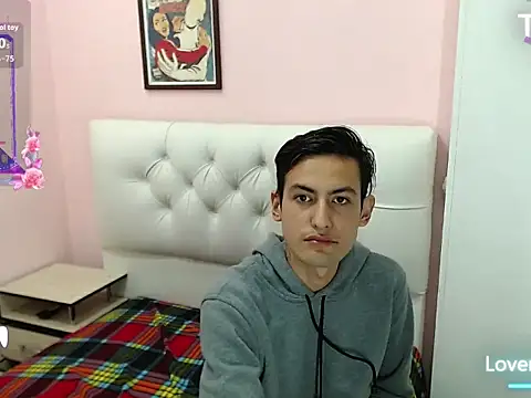 xxxstrongerboyxxx webcam