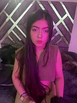 Webcam Model (KyliePinkk_)  is live.Free join now!