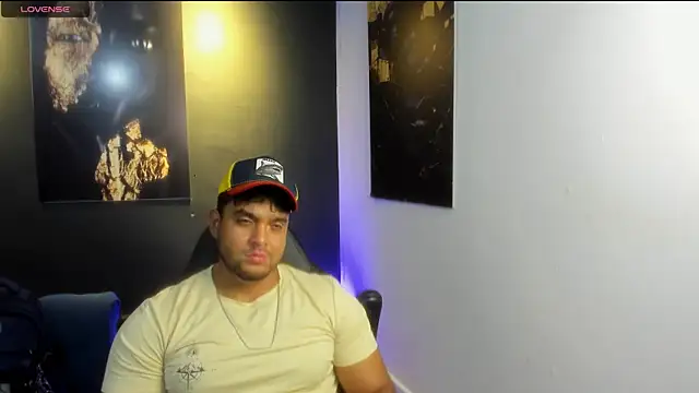 Big_furry_bear13 webcam