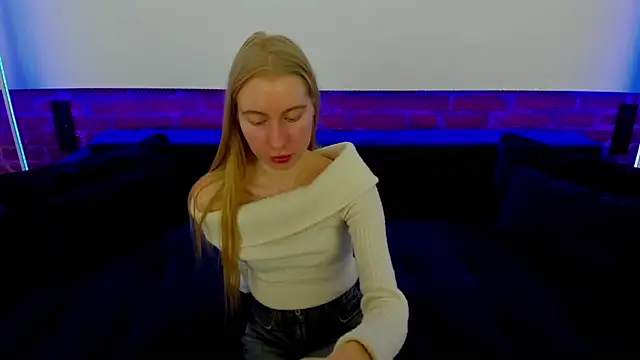 Alina_Blonde webcam