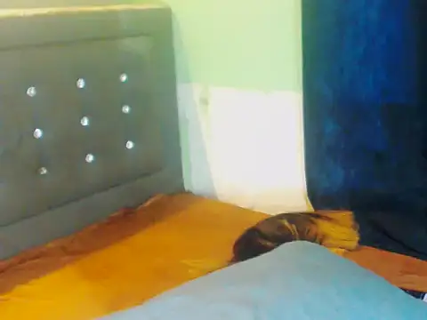 GoldenCumTYRA webcam