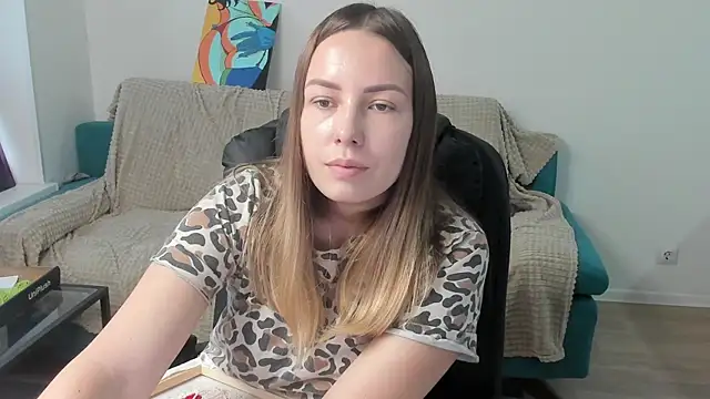 Mia_shy1 webcam