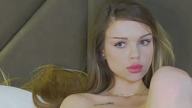 MarilynNova Live Webcam on Stripchat