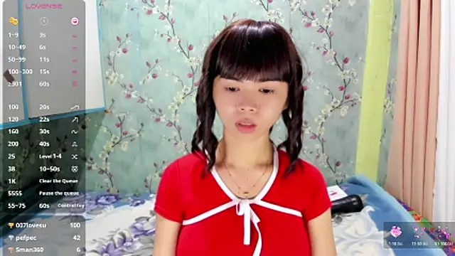 UrHotSexyShine webcam