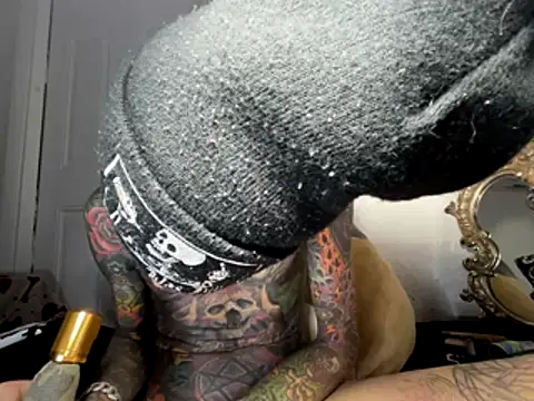 dyskizly (M young) - I only support the right arm bears 🐻