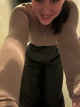 kirasunshine - KiraSunshine's free webcam - UK Sex Cams