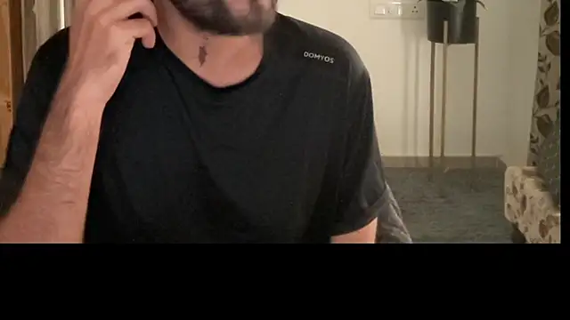 MakeMeAwareAah webcam