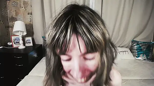 unusual_g (F young) - topless 10 min