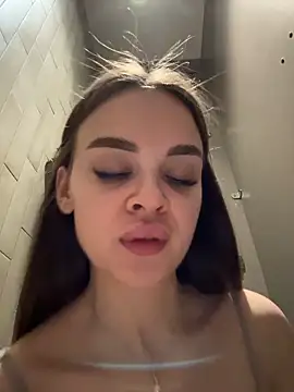 kristirich (F young) - Naked+spank ass🍑