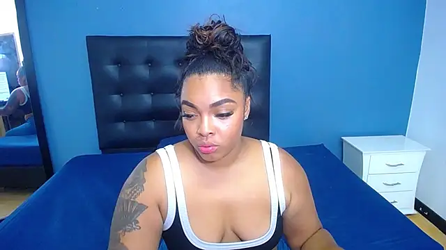 naughty_bigass_18 (F young) - oil show + dance