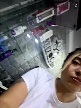 ManuelaVeelez webcam