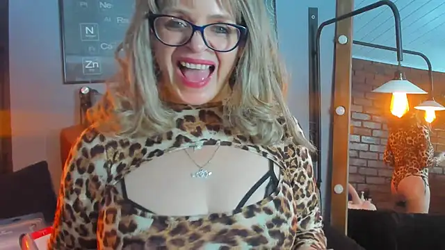 samantha_mature56 - Samantha_mature56's free webcam - UK Sex Cams