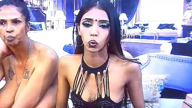 IndianSexySlender webcam