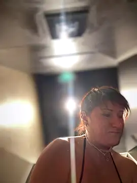 ZhenjaPoledance webcam