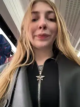 sunny___bunny (F young) - Make my pussy BUZZ  in mall 😈