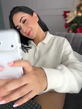 Webcam Model (GabriellaFerrer)  is live.Free join now!