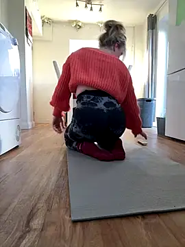 Webcam Model (MimiMaee)  is live.Free join now!