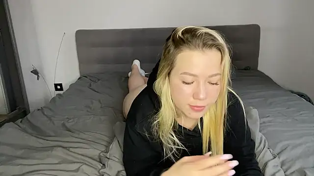 Embersweetbunny webcam