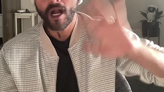 MakeMeAwareAah webcam