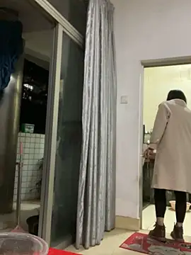 bella0815 (F young) - 在朋友家里吃饭