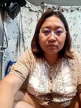 Webcam Model (hotchubbyasian88)  is live.Free join now!