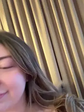 curvyflawless webcam