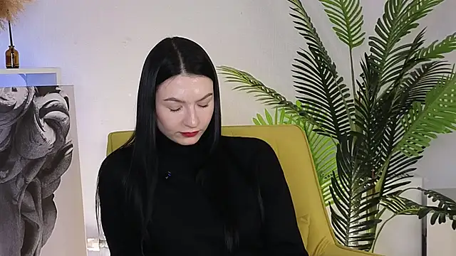 ElodiaMominee webcam