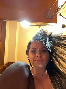 Hotmomcheckk_ webcam