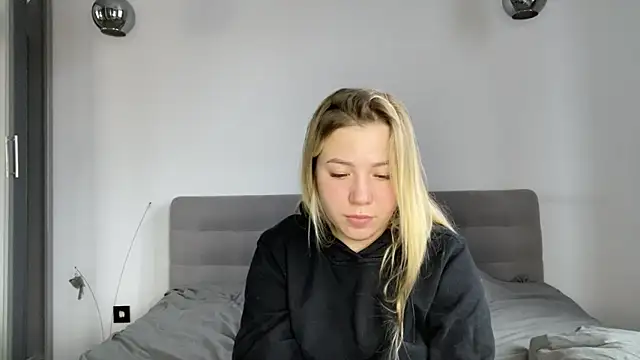 Embersweetbunny webcam