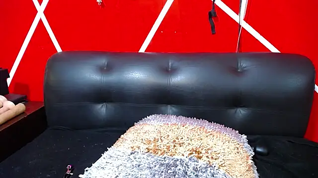 loly_bigbooty4u webcam